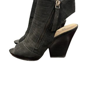 Women's Vince Camuto Black Open toe wedges